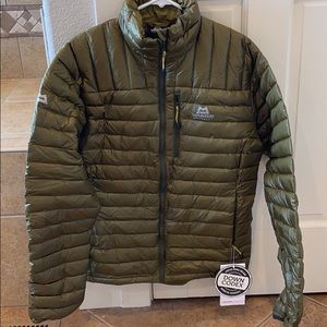 NWT Men’s down puffer coat, medium